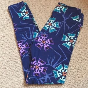LuLaRoe OS Villain Leggings 💙💜